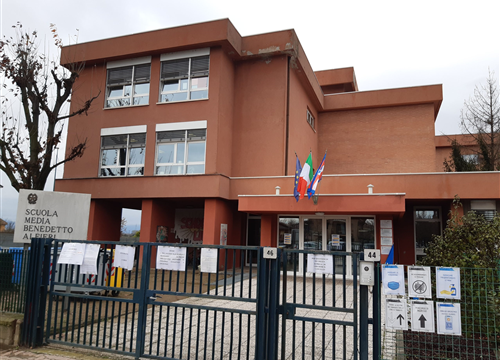 CARIGNANO-Scuola-media-Benedetto-Alfieri