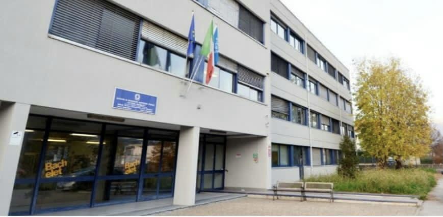 ISTRUZIONE SECONDARIA SUPERIORE VITTORIO BACHELET OGGIONO